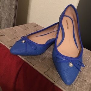 Gianni Bini electric blue flats
